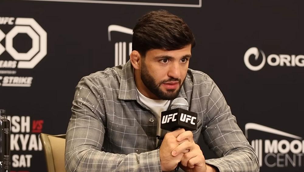 Arman Tsarukyan déclare qu'il pourrait discuter d'un combat pour le titre en cas de victoire contre Beneil Dariush | UFC on ESPN 52