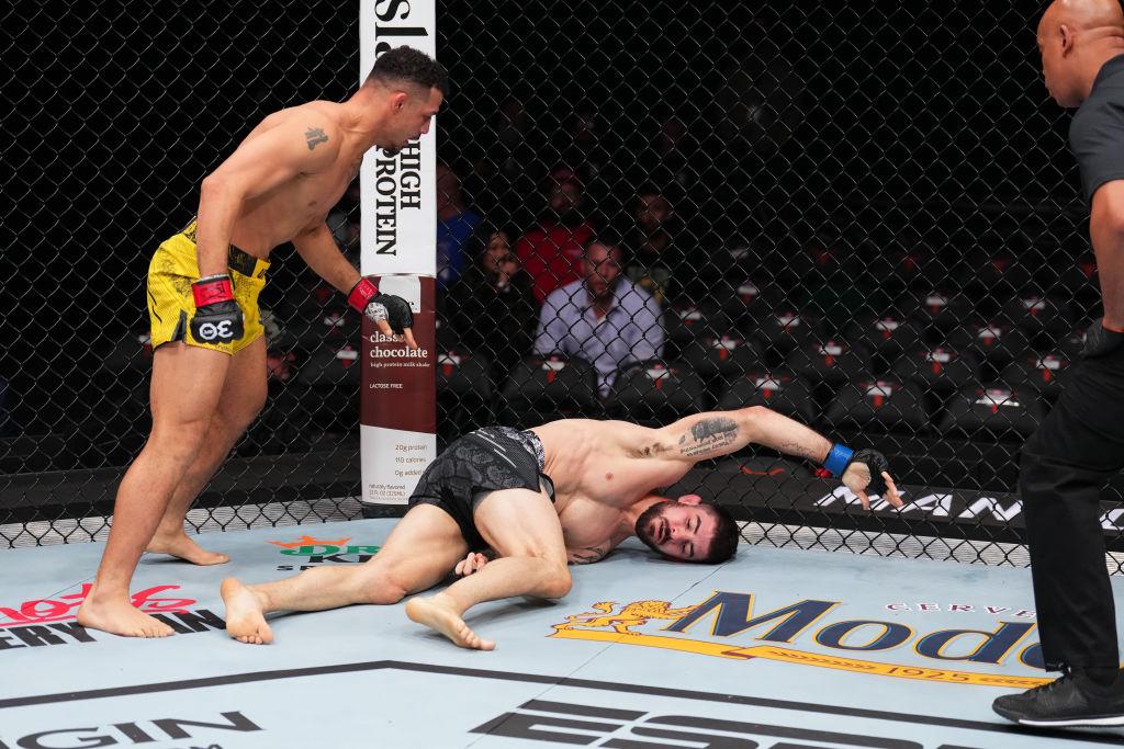 Drakkar Klose bat Joe Solecki par KO (slam) en 1:41, retour explosif ! | UFC on ESPN 52