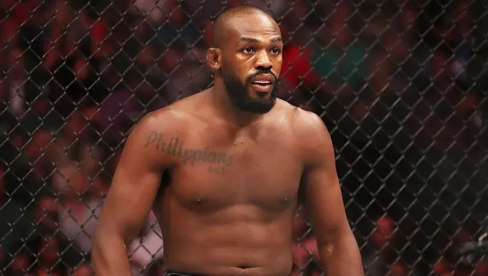 Jon Jones répond à Tom Aspinall sur sa demande de destitution de son titre des poids lourds