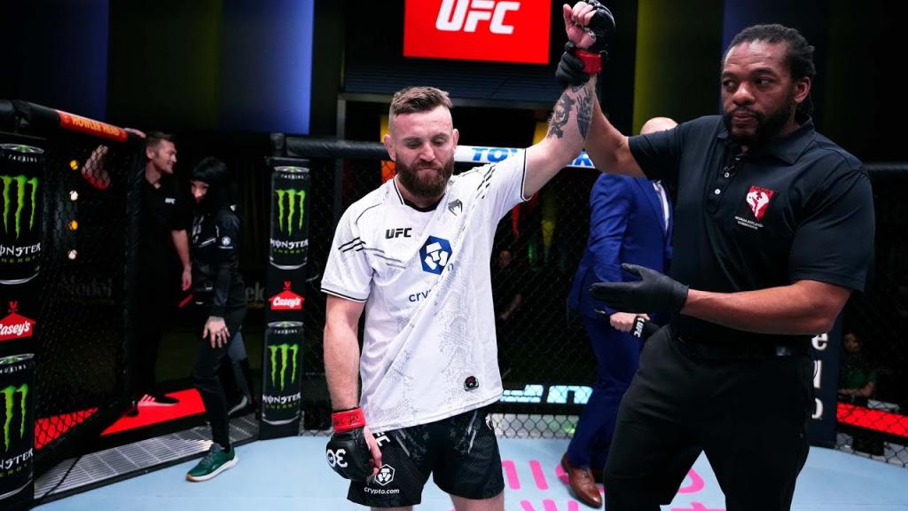 Tim Elliott l'emporte par soumission contre Sumudaerji | UFC on ESPN+ 91