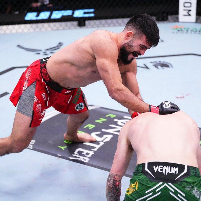 Nasrat Haqparast bat Jamie Mullarkey par TKO au Round 1 | UFC on ESPN+ 91