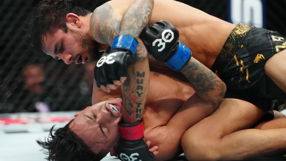 Alexandre Pantoja domine Brandon Royval et conserve son titre | UFC 296