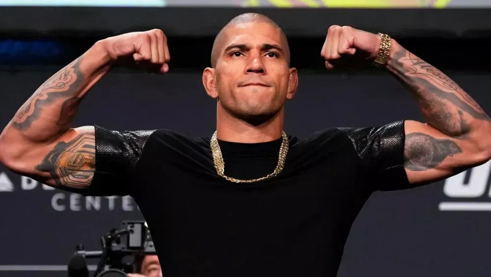 Alex Pereira fait allusion à un combat pour le titre poids lourd à l'UFC 300, et Tom Aspinall réagit