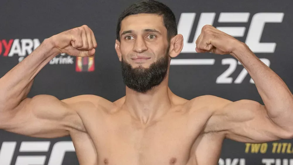 Khamzat Chimaev révèle une maladie alarmante qui a interrompu son retour à l'UFC