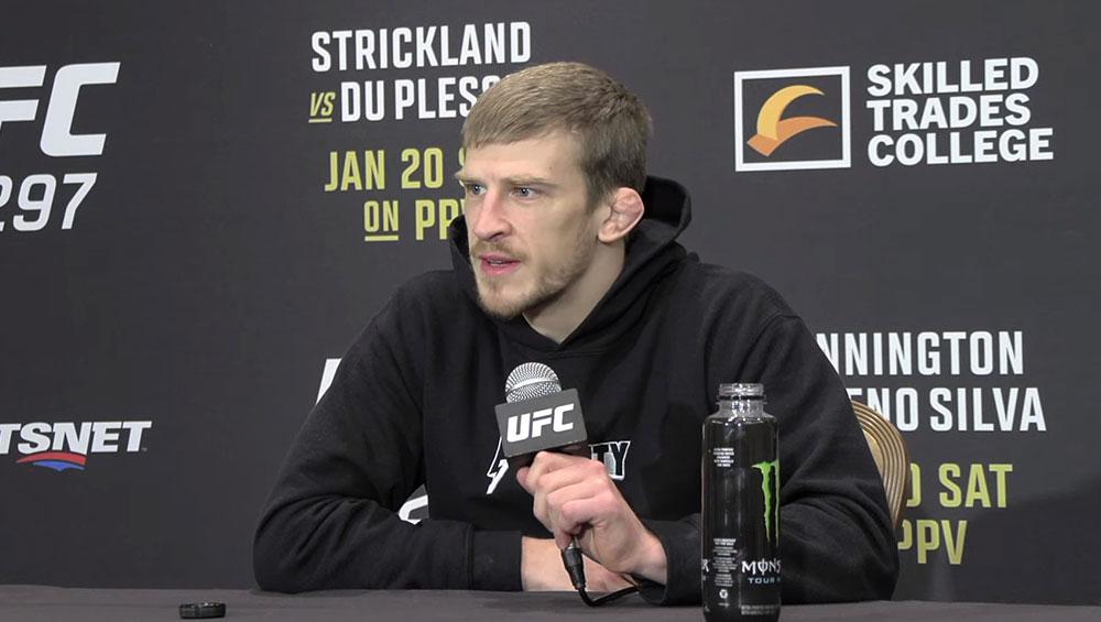 Arnold Allen vise un retour dans la course au titre avec une victoire contre l’invaincu Movsar Evloev | UFC 297