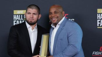 Daniel Cormier affirme que Khabib Nurmagomedov a autrefois refusé 40 millions de dollars pour faire son retour à l'UFC