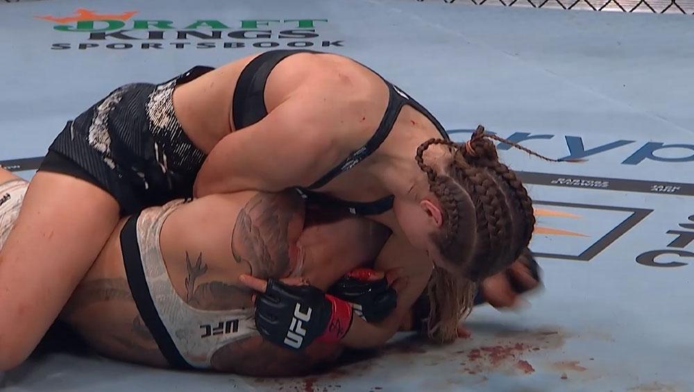 Performance Magistrale : Jasmine Jasudavicius Soumet Priscila Cachoeira | UFC 297