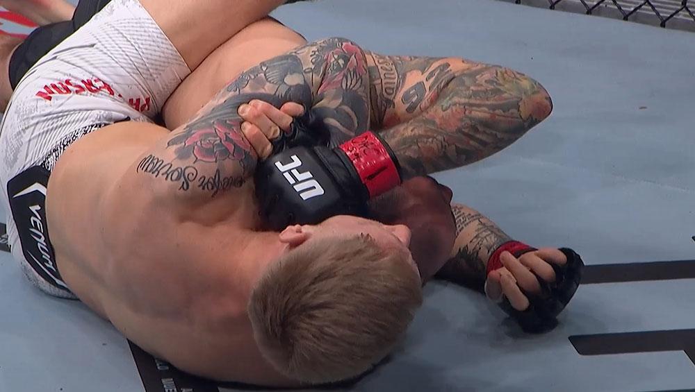 Sam Patterson Impressionne en Soumettant Yohan Lainasse à son Passage chez les poids mi-moyens | UFC 297