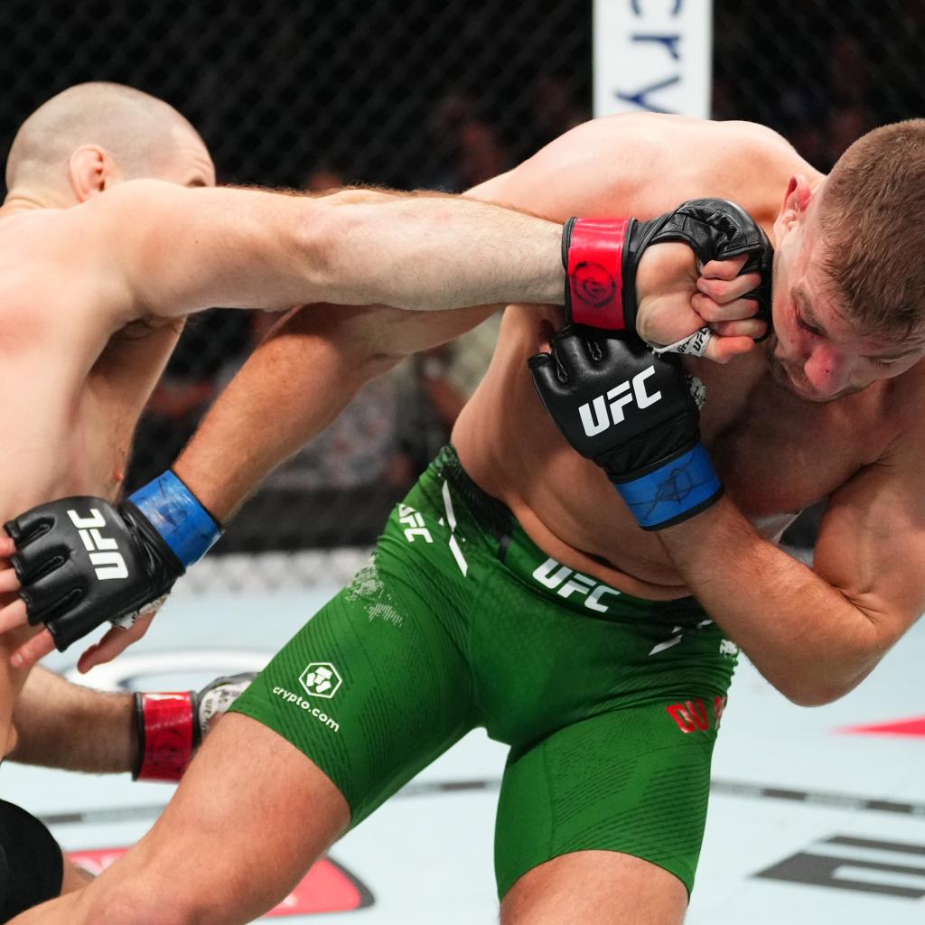 Victoire historique pour Dricus Du Plessis qui remporte le titre moyen de l'UFC par décision partagée | UFC 297