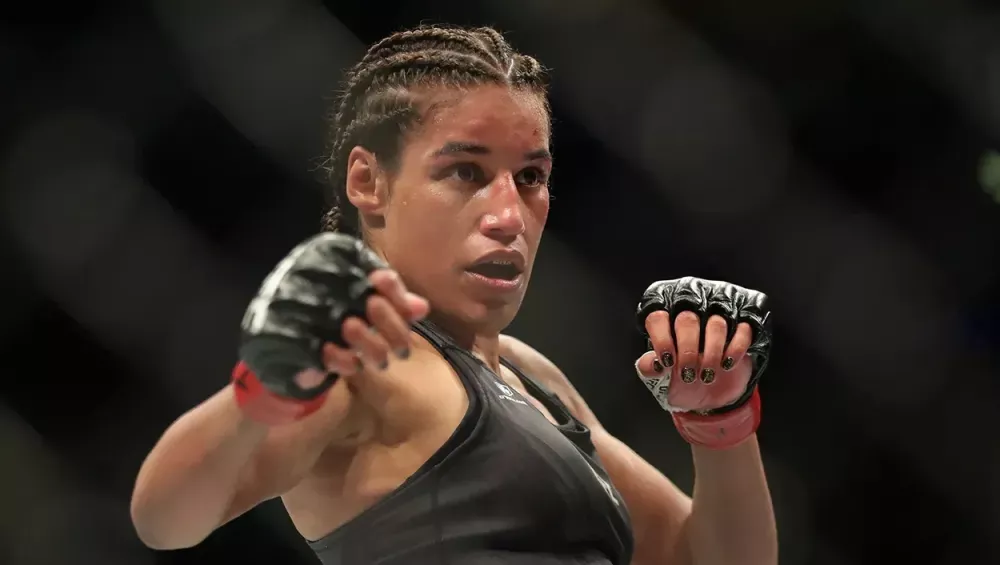 Julianna Pena critique Amanda Nunes pour avoir envisager un retour à l'UFC