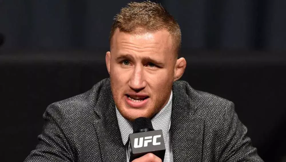 Justin Gaethje pense que Benoit Saint-Denis a ses chances contre Dustin Poirier à l'UFC 299