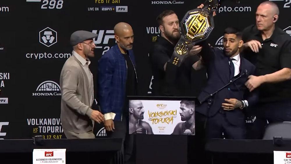 Ilia Topuria vole la ceinture de l'UFC, Alexander Volkanovski se moque de lui avec un déguisement de “vieux” | UFC 298