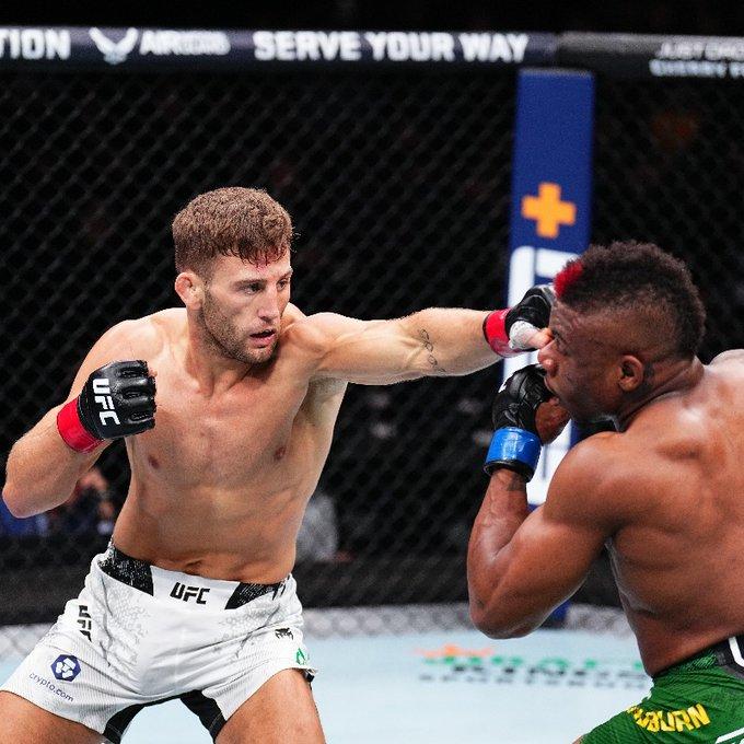 Première victoire éclatante pour Oban Elliott à l'UFC : Le Gallois s'impose avec autorité | UFC 298