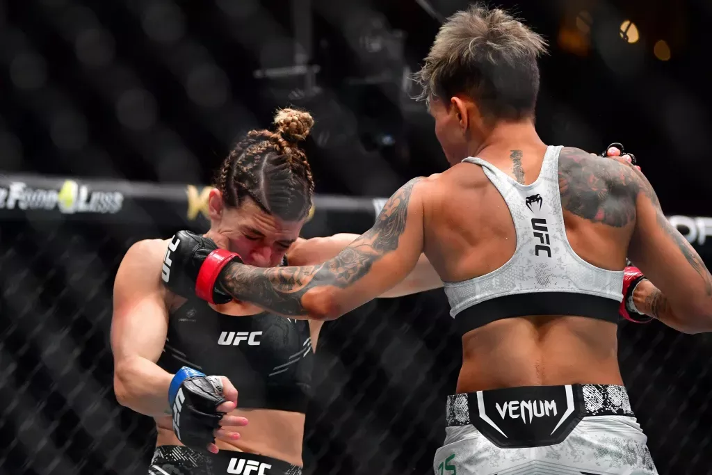 Victoire Significative d'Amanda Lemos sur Mackenzie Dern par Décision Unanime à l'UFC 298