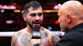 Anthony Hernandez soumet Roman Kopylov et enchaîne une cinquième victoire consécutive à l'UFC | UFC 298