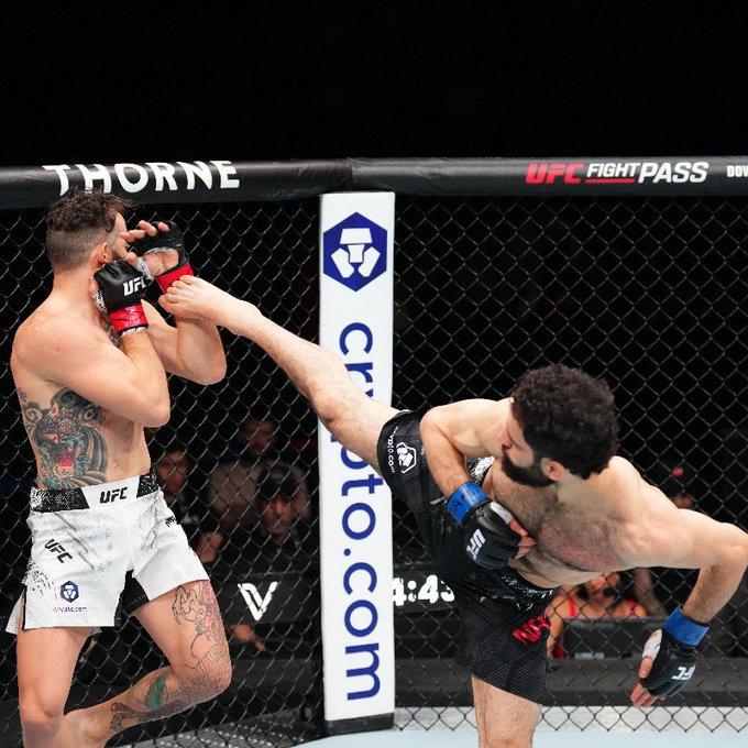 Sur blessure, Muhammad Naimov s'impose par TKO contre Erik Silva | UFC Mexico City