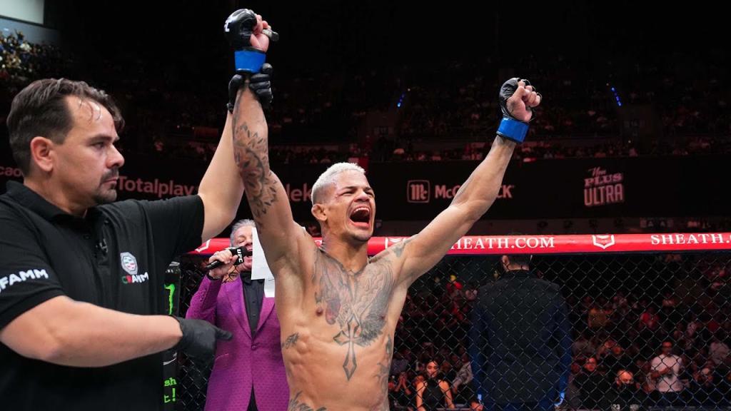 Felipe dos Santos remporte sa première victoire à l'UFC face à Victor Altamirano | UFC Mexico City