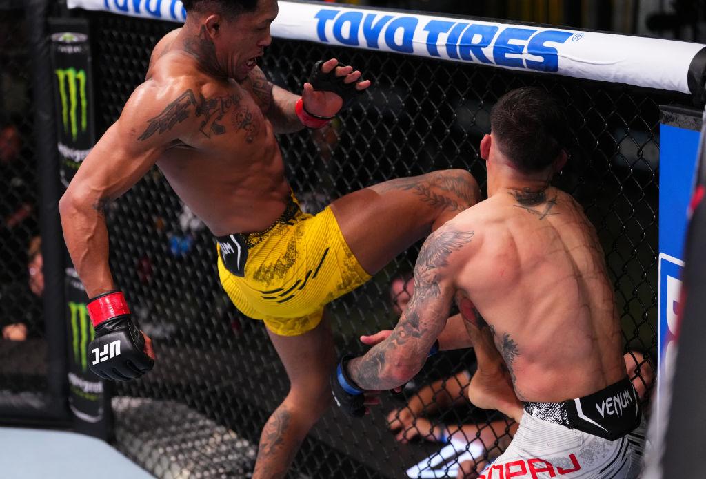 Vinicius Oliveira électrocute Benardo Sopaj avec coup de genou sauté  | UFC on ESPN+ 96