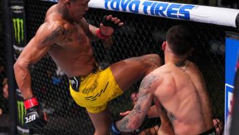 Vinicius Oliveira électrocute Benardo Sopaj avec coup de genou sauté  | UFC on ESPN+ 96