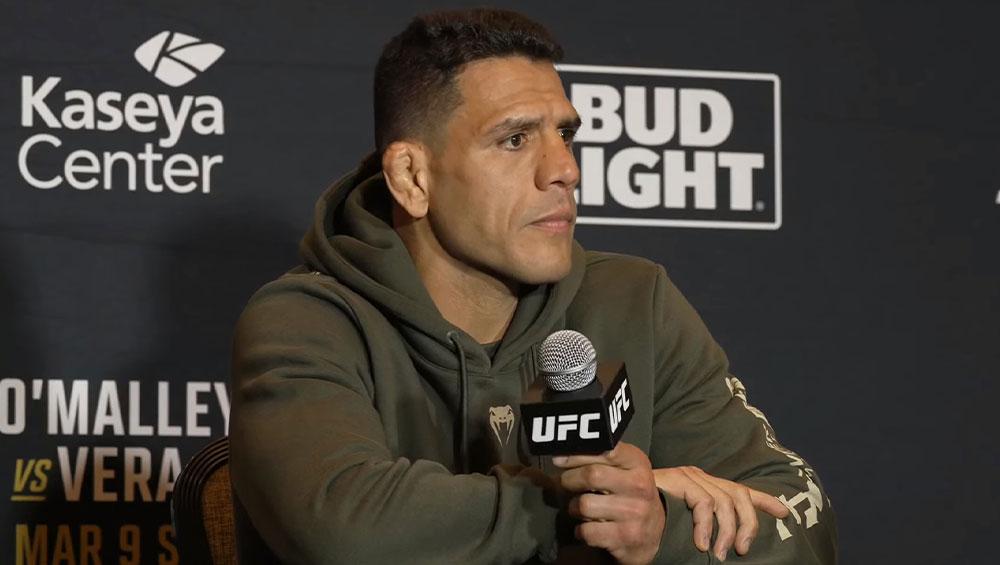 Rafael dos Anjos sait que la ligne d'arrivée est plus proche que le départ, mais il continue malgré tout à avancer | UFC 299