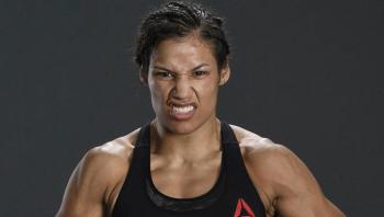 Julianna Peña est concentrée sur Raquel Pennington, mais a Kayla Harrison dans son viseur