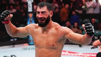 Début impressionnant : Ibo Aslan remporte son premier combat à l'UFC par TKO | UFC on ESPN 54