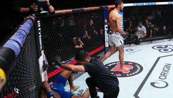 Nursulton Ruziboev enchaîne avec une victoire controversée par TKO sur Sedriques Dumas | UFC on ESPN 54