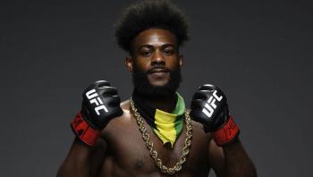 Aljamain Sterling prédit une victoire par soumission au deuxième round à l'UFC 300