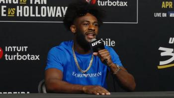 Aljamain Sterling voit une chance de titre en poids plume s'il bat Calvin Kattar | UFC 300