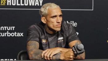 Charles Oliveira se concentre sur le combat et laisse parler ses poings | UFC 300