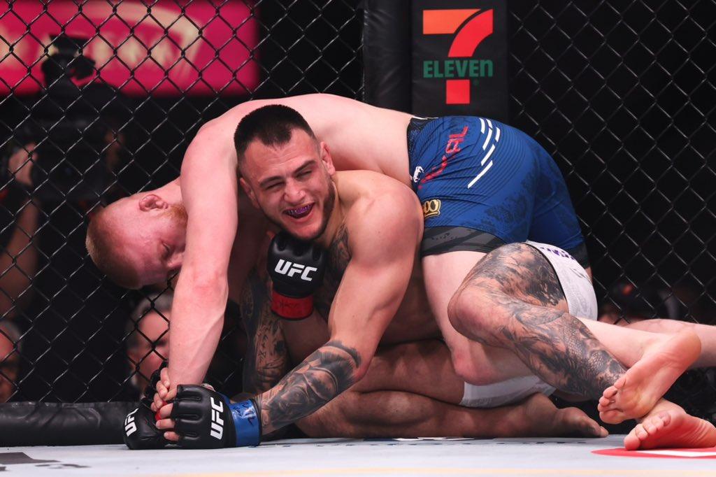 Bo Nickal poursuit son ascension avec une victoire convaincante par soumission contre Cody Brundage | UFC 300