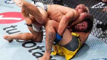 Tsarukyan arrache la victoire à Oliveira dans un combat très serré | UFC 300
