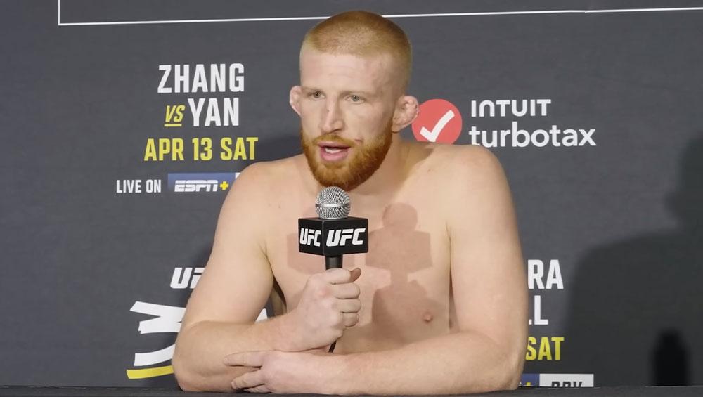 Bo Nickal répond aux critiques de Khamzat Chimaev sur sa lutte lors de la victoire à l'UFC 300