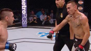 Le geste de Max Holloway à l'UFC 300 : un souvenir pour Ricardo Lamas