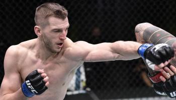 Dan Hooker espère affronter Beneil Dariush à l'UFC 303