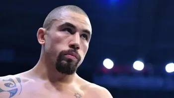 Robert Whittaker espère que Jiri Prochazka restera chez les poids mi-lourds : “Sinon, on sera ennemis”