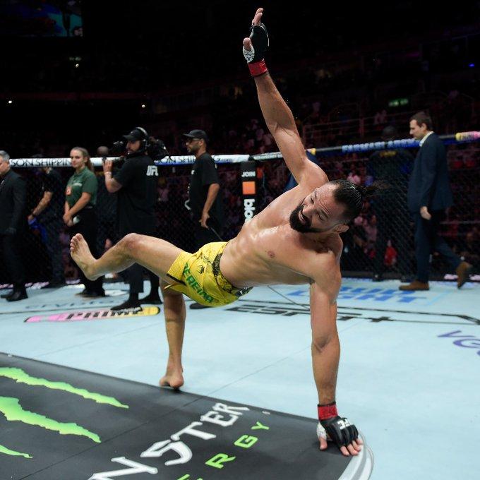 “Demolidor” déchaîne sa folie et soumet Potieria avec une guillotine | UFC 301