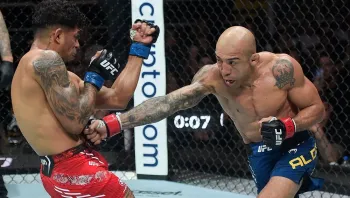 Jose Aldo fait un retour triomphal à Rio en dominant Jonathan Martinez | UFC 301