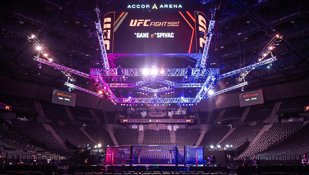Октагон UFC на Аккор Арене в Париже