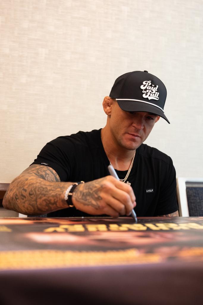 Signature des posters de l’UFC 302 | Newark