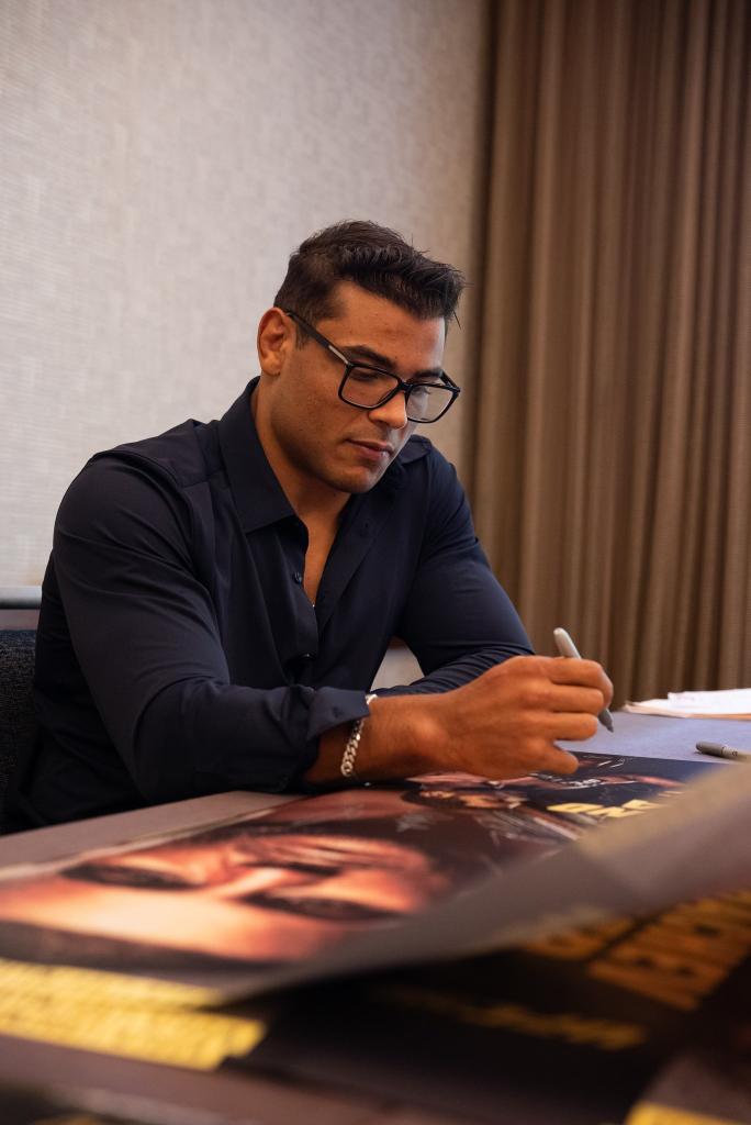 Signature des posters de l’UFC 302 | Newark