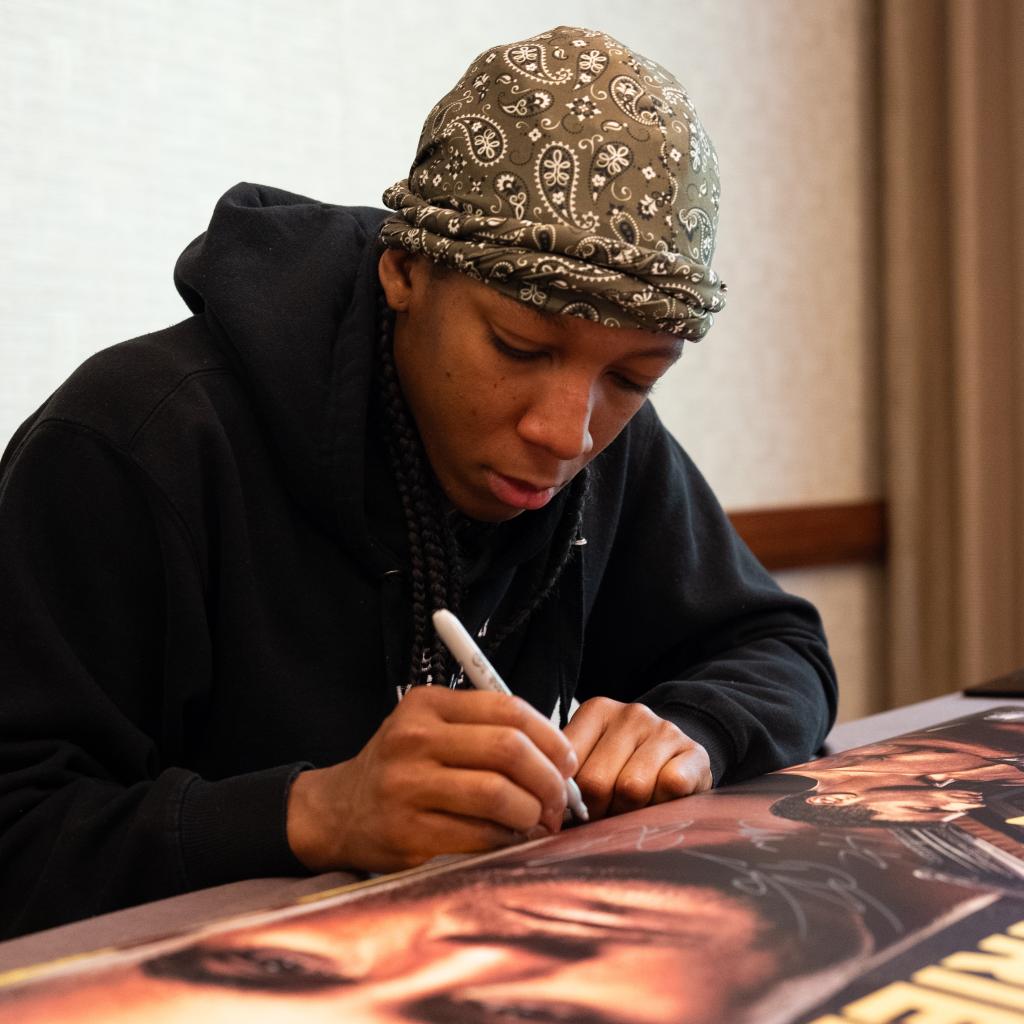 Signature des posters de l’UFC 302 | Newark
