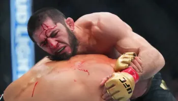 Islam Makhachev soumet Dustin Poirier dans la dernière reprise | UFC 302