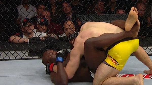 TUF 24 - Ion Cutelaba contre Jared Cannonier