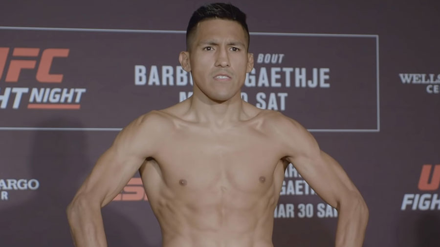 Kevin Aguilar contre Enrique Barzola