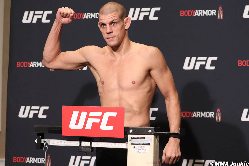 Joe Lauzon contre Jonathan Pearce