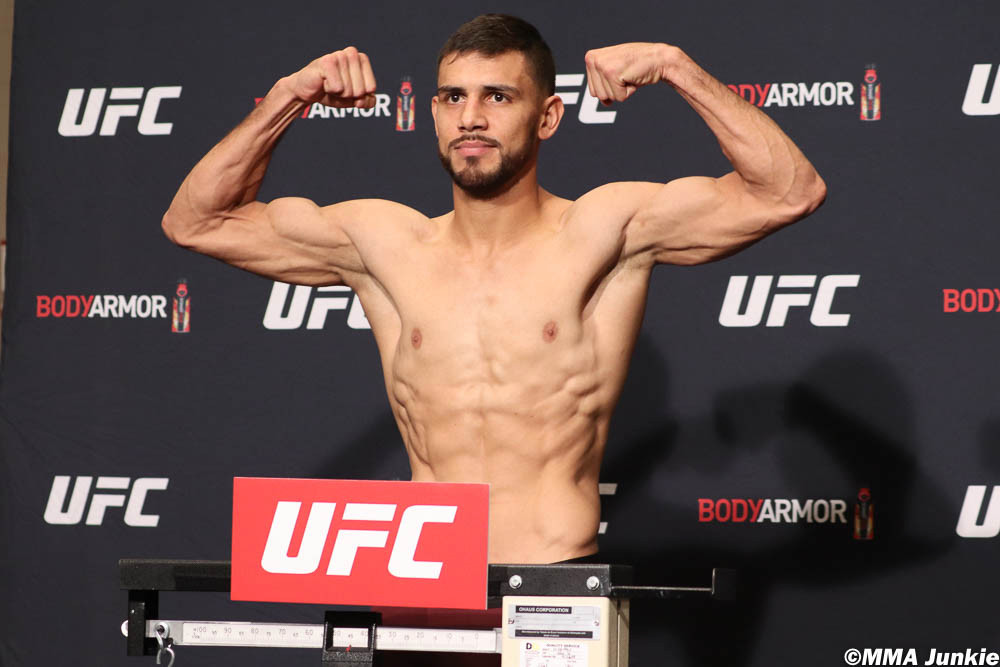 Yair Rodriguez contre Jeremy Stephens