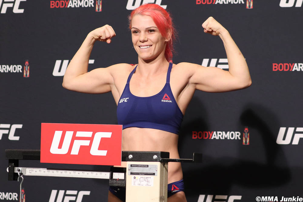 Maycee Barber contre Gillian Robertson