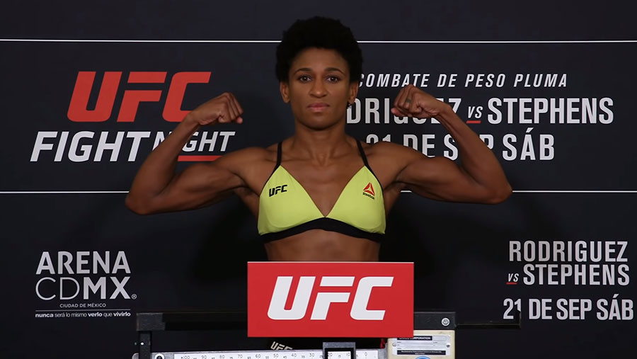 Angela Hill contre Ariane Carnelossi