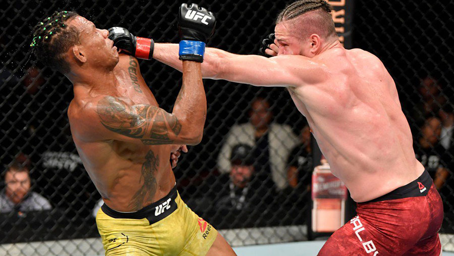 Alex Oliveira contre Nicolas Dalby